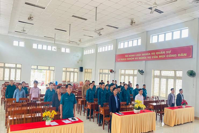 LỄ TRAO QUYẾT ĐỊNH KẾT NẠP DÂN QUÂN TỰ VỆ NĂM 2025