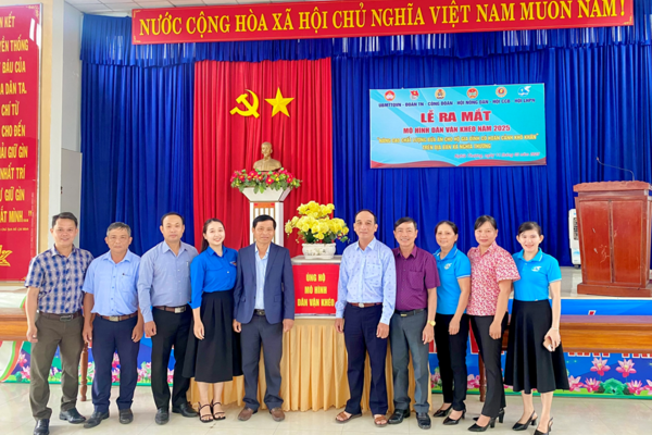 LỄ RA MẮT MÔ HÌNH DÂN VẬN KHÉO “CẢI THIỆN CHẤT LƯỢNG BỮA ĂN CHO HỘ GIA ĐÌNH CÓ HOÀN CẢNH KHÓ KHĂN” TRÊN ĐỊA BÀN XÃ NGHĨA THƯƠNG